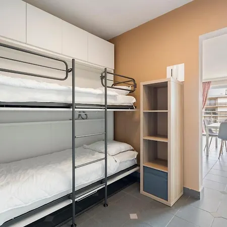 Amad 5f - With Enclosed Sleeping Area *